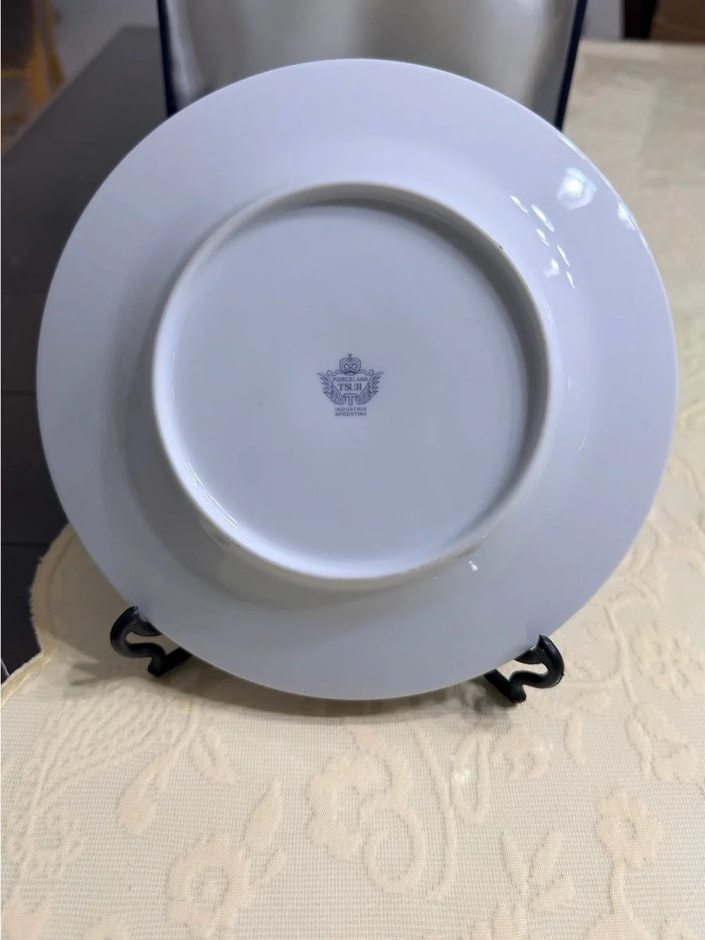 ‘FUERZA AEREA’ Argentina Air Force porcelain plate with gold trim.